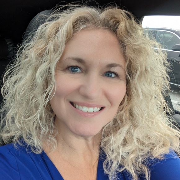 Meet your Posher, Martina - Picture 2 of 2